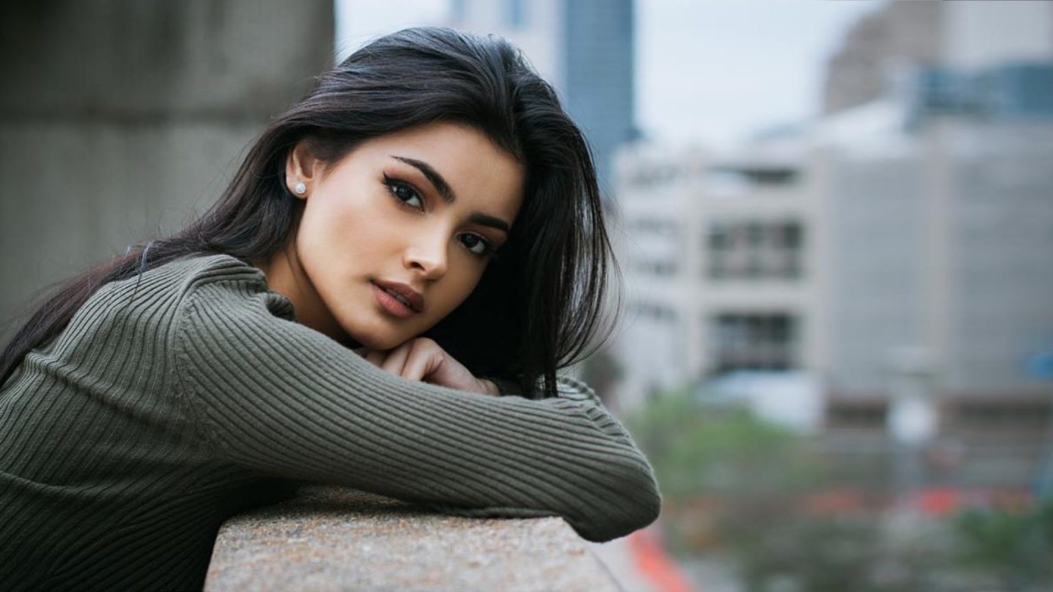 How to Make a Girl Like You Over Text (Example + 3 Rules) The Modern Man