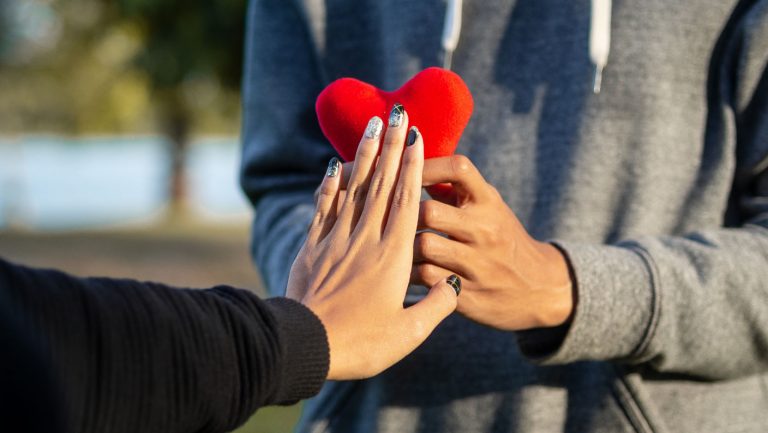 Surprising Your Ex Girlfriend With a Romantic Gesture to Surprising Your Ex Girlfriend With a Romantic Gesture to