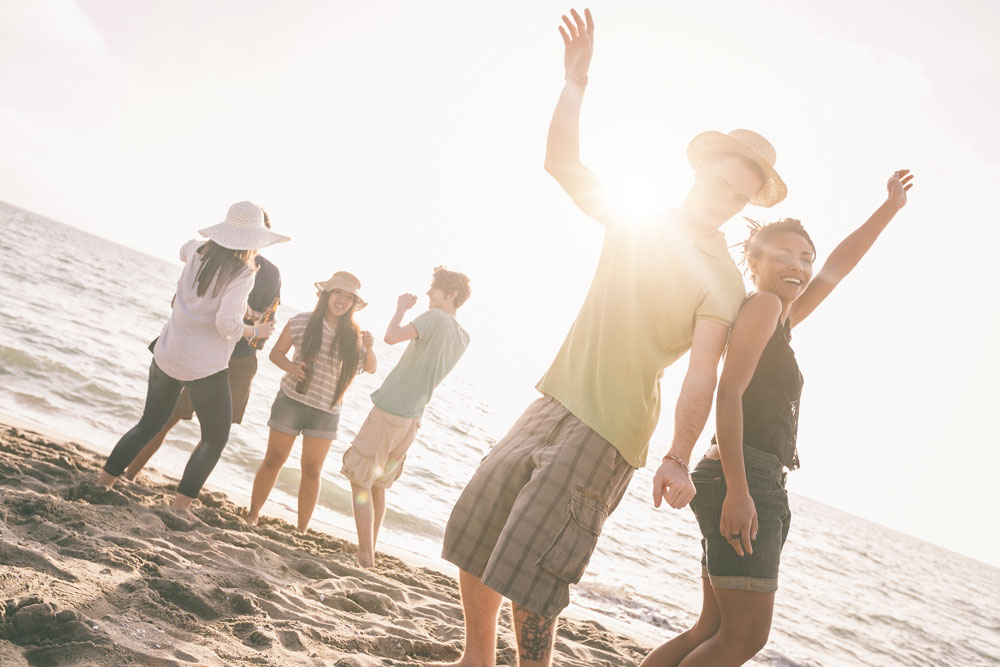 How to Pick Up Women at the Beach The Modern Man