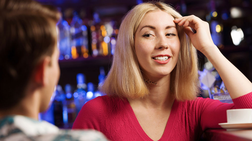 Woman assessing a man's confidence