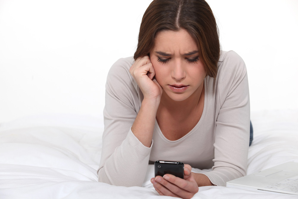 Terrible Texts That Turn Women Off | The Modern Man